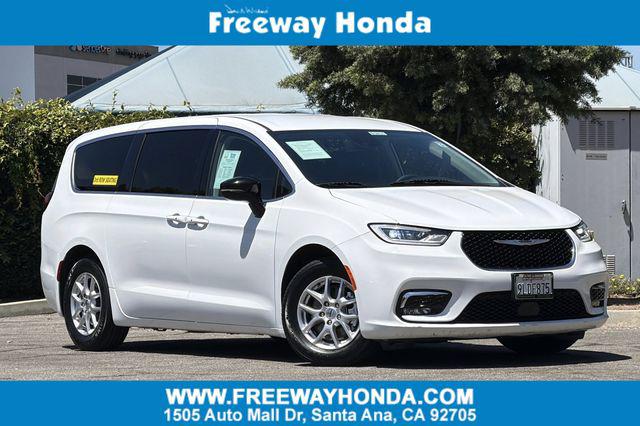 2024 Chrysler Pacifica Touring L for sale in Santa Ana, CA