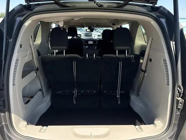2023 Chrysler Voyager LX