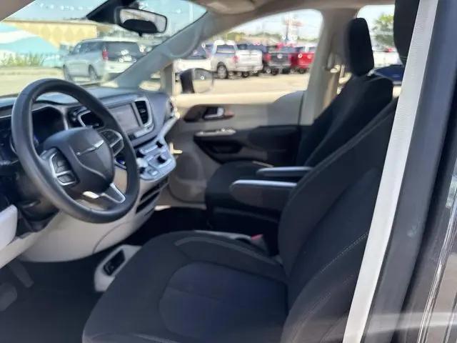 2023 Chrysler Voyager LX
