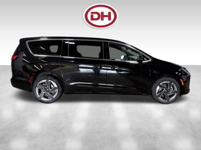 2027 Chrysler Pacifica PACIFICA LIMITED AWD