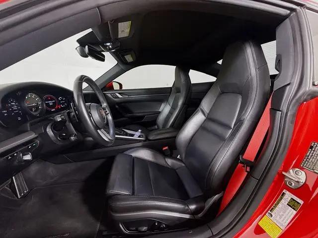 2020 Porsche 911 Carrera