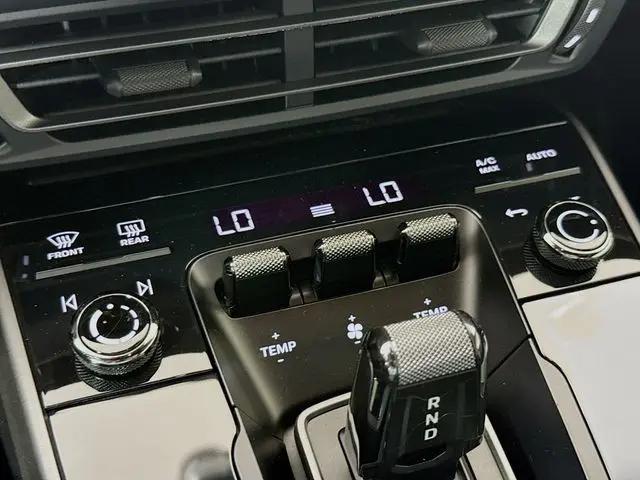 2020 Porsche 911 Carrera