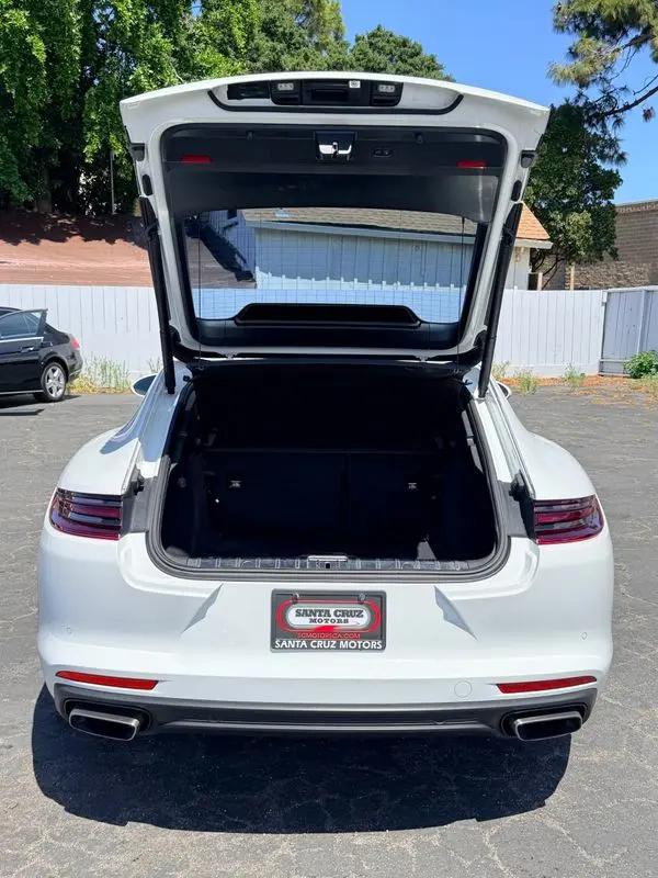 2017 Porsche Panamera 4