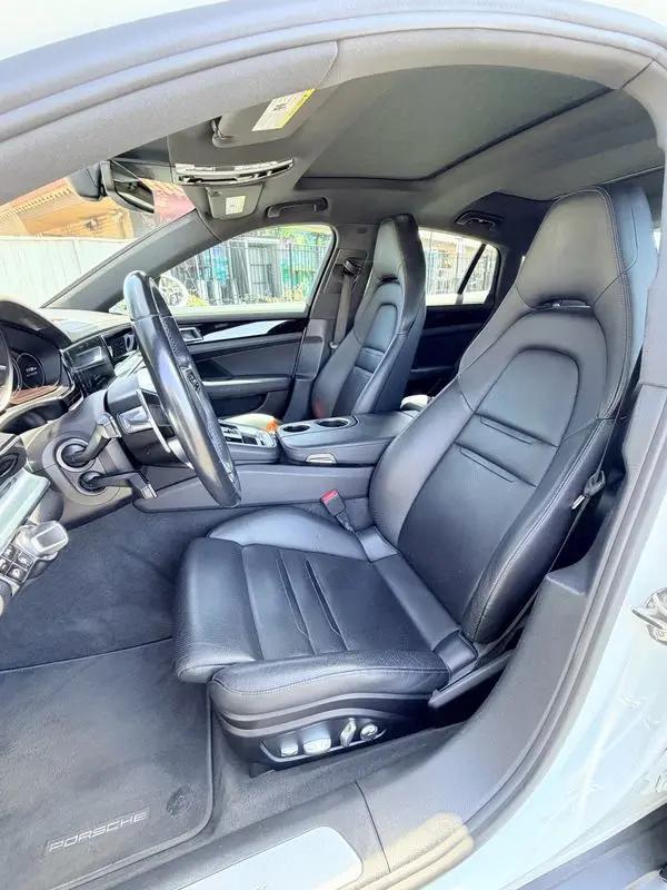 2017 Porsche Panamera 4