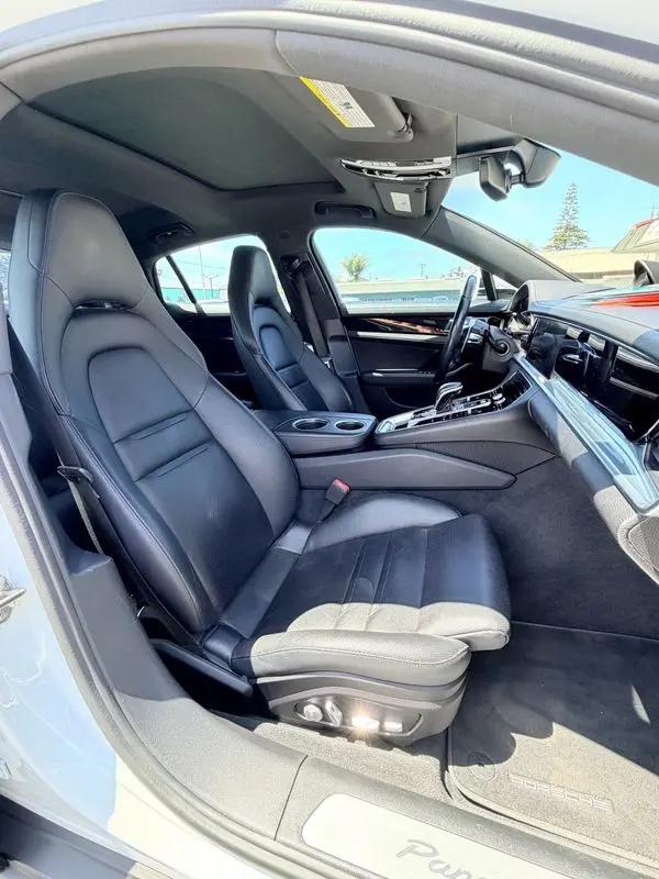 2017 Porsche Panamera 4
