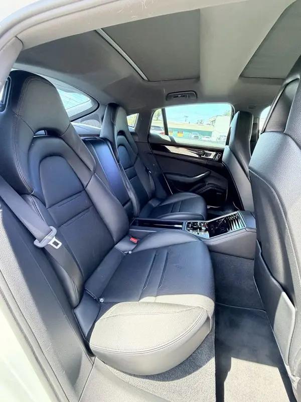 2017 Porsche Panamera 4