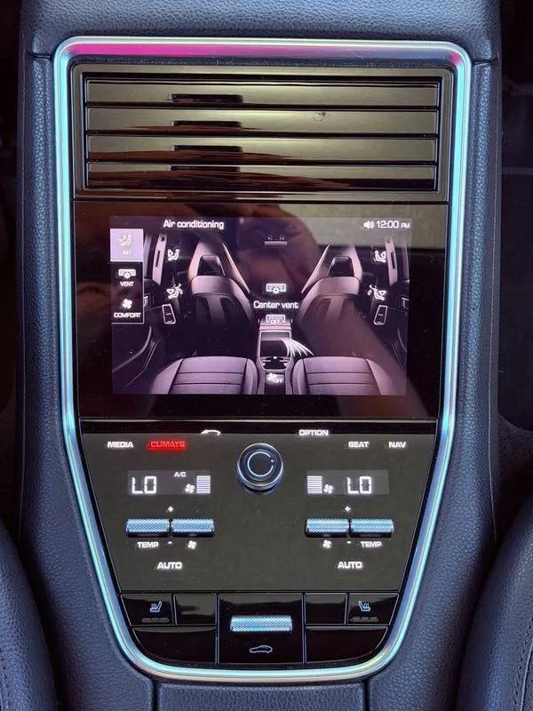 2017 Porsche Panamera 4