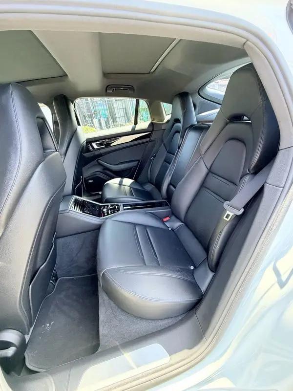 2017 Porsche Panamera 4