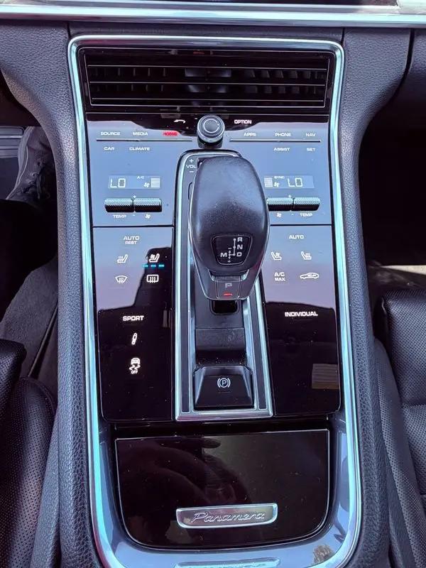 2017 Porsche Panamera 4