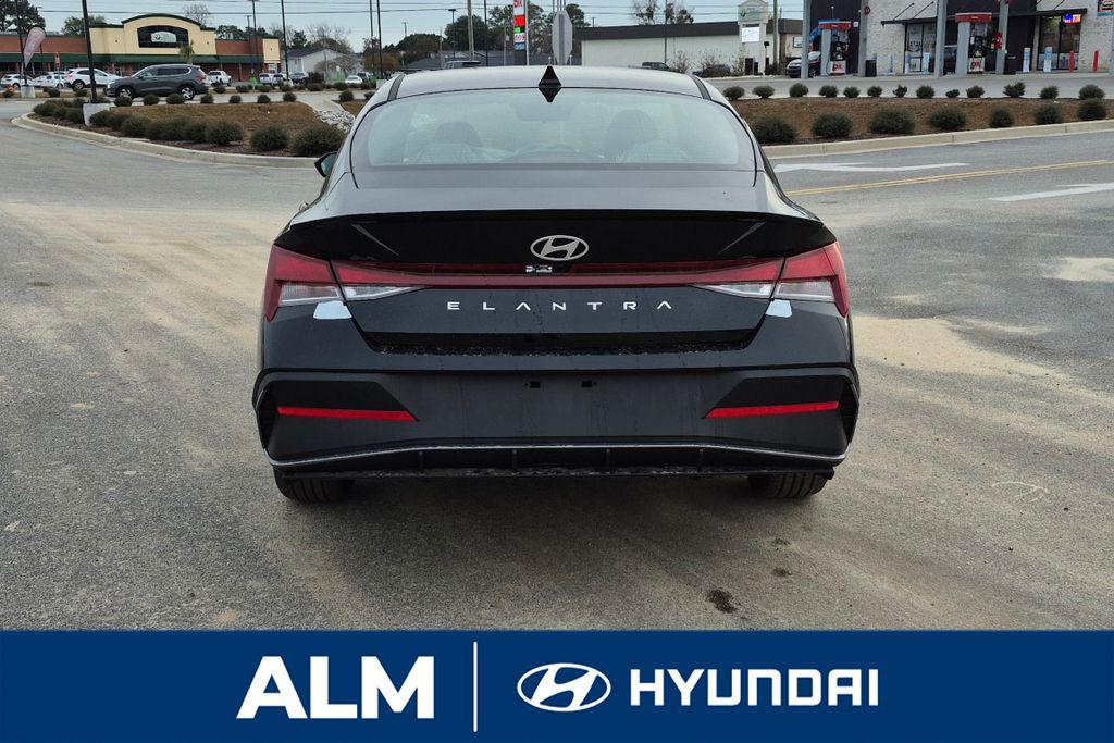 New 2026 Abyss Black HYUNDAI SEL Sport image 7