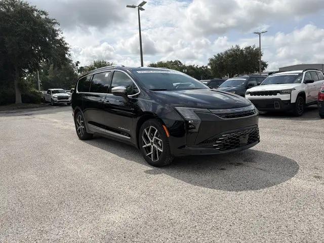 2027 Chrysler Pacifica Pinnacle