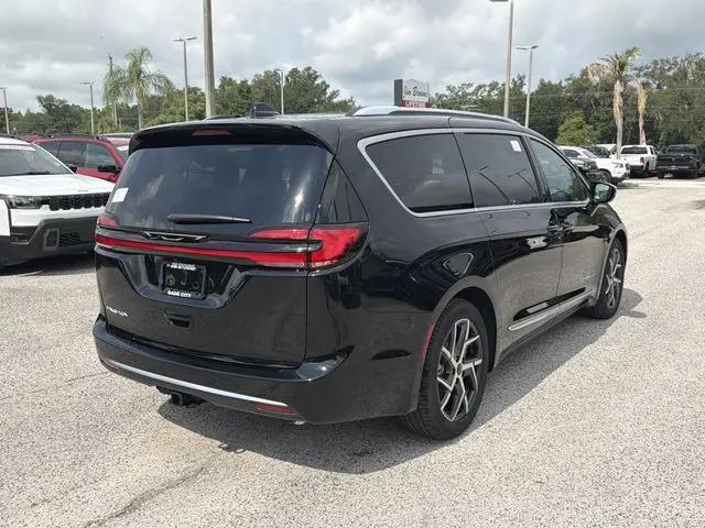 2027 Chrysler Pacifica Pinnacle