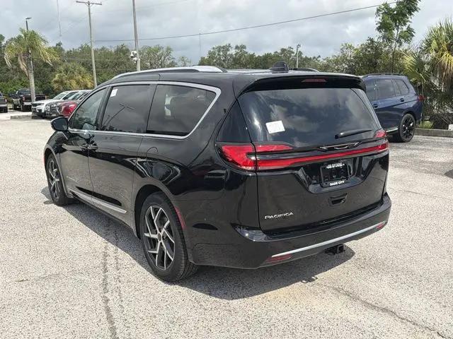 2027 Chrysler Pacifica Pinnacle