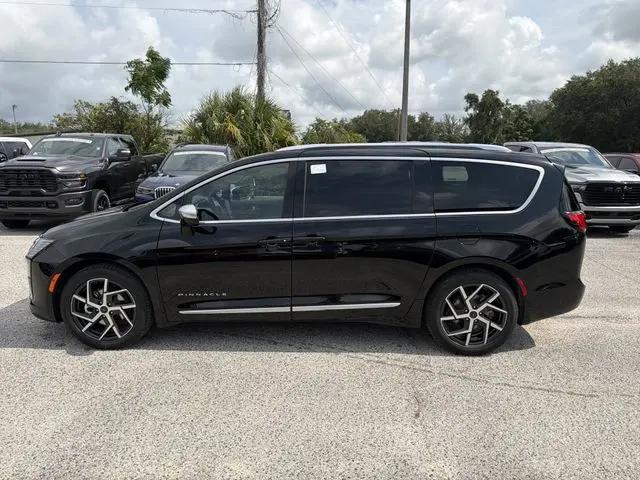 2027 Chrysler Pacifica Pinnacle