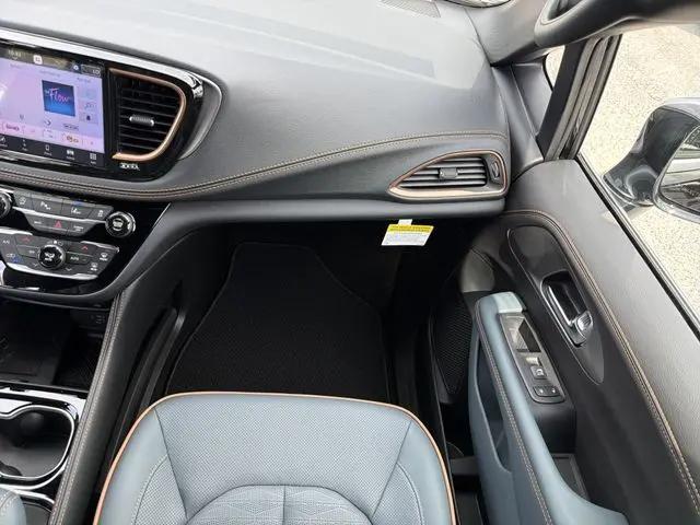 2027 Chrysler Pacifica Pinnacle