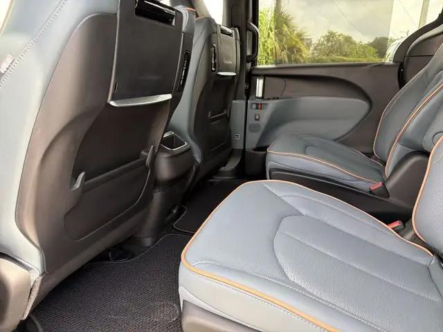 2027 Chrysler Pacifica Pinnacle