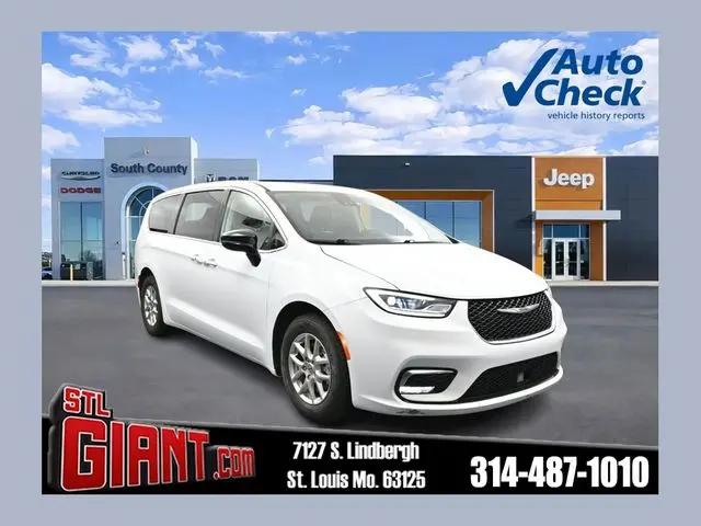 2024 Chrysler Pacifica Touring L for sale in St. Louis, MO