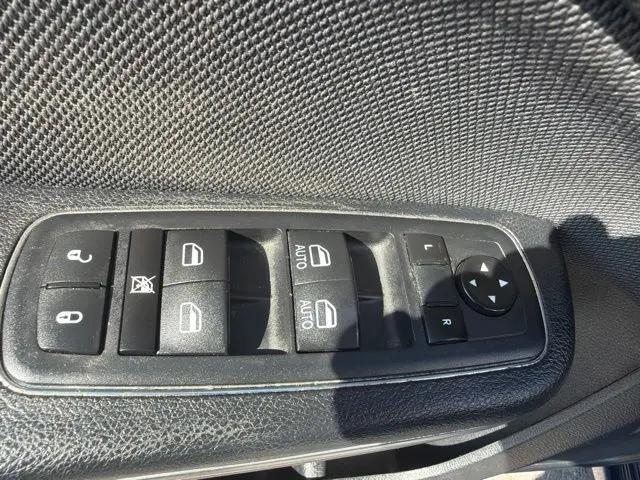 2017 Dodge Charger SE RWD