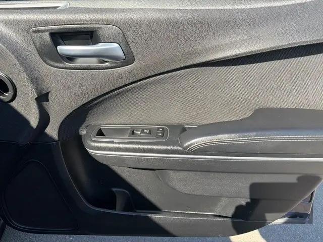 2017 Dodge Charger SE RWD
