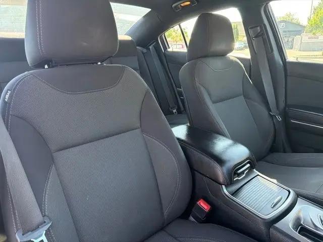 2017 Dodge Charger SE RWD