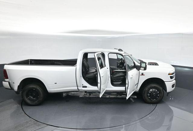 2026 Ram 3500 Laramie Crew Cab 4x4 8 Box