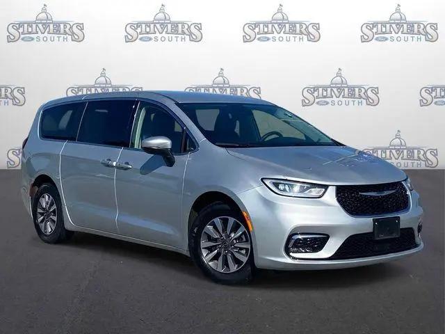 2023 Chrysler Pacifica Hybrid Touring L for sale in Union City, GA