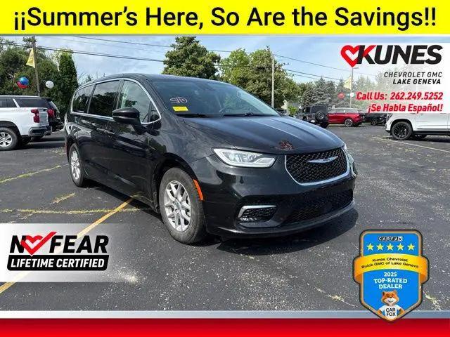 2023 Chrysler Pacifica Touring L for sale in Lake Geneva, WI
