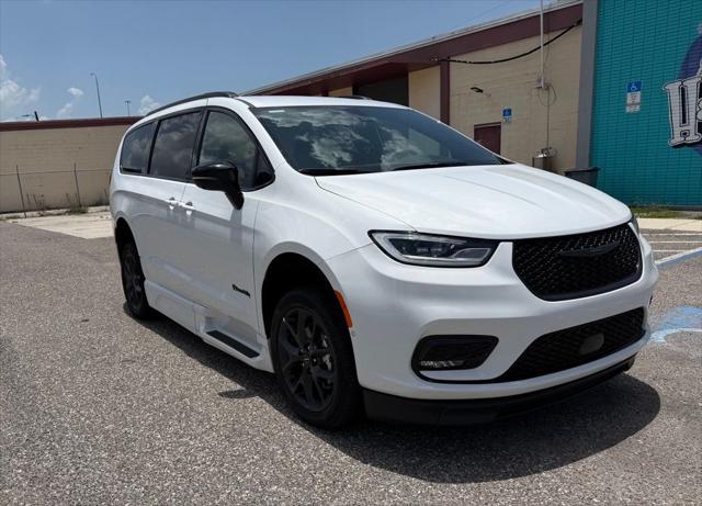 2024 Chrysler Pacifica Touring L for sale in TAMPA, FL