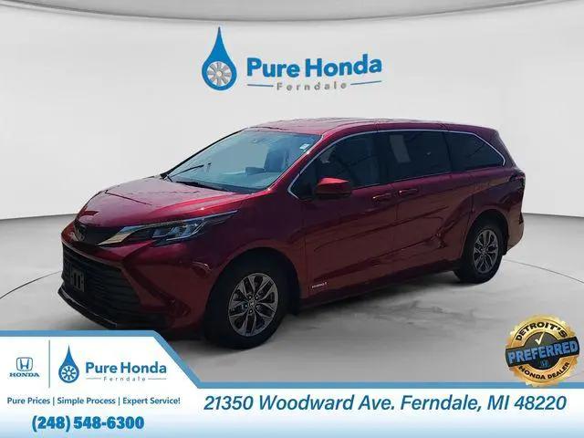 2021 Toyota Sienna LE for sale in Ferndale, MI
