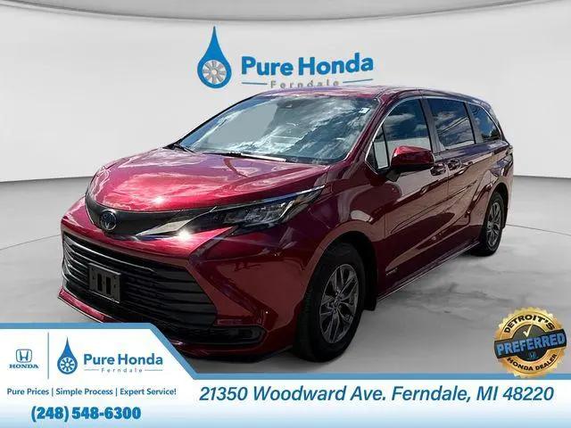 2021 Toyota Sienna LE for sale in Ferndale, MI