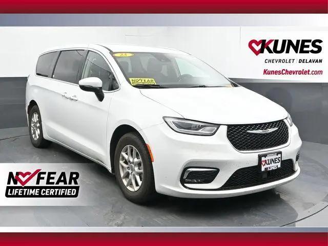 2023 Chrysler Pacifica Touring L for sale in Delavan, WI