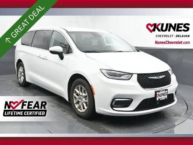 2023 Chrysler Pacifica Touring L for sale in Delavan, WI