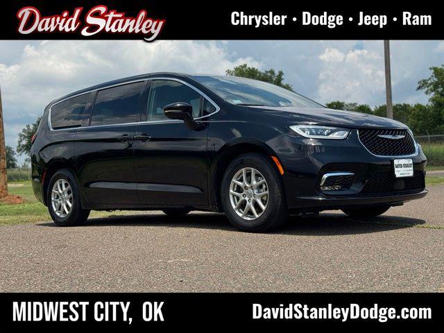 2025 Chrysler Pacifica Select for sale in Midwest City , OK