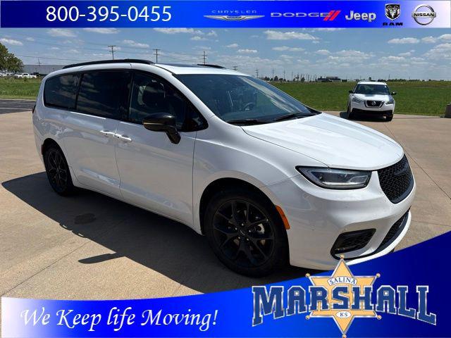 2025 Chrysler Pacifica Limited for sale in Salina, KS