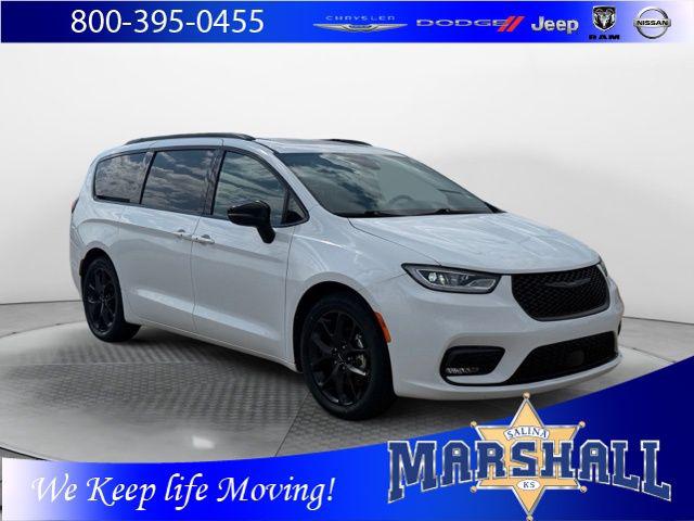 2025 Chrysler Pacifica Limited for sale in Salina, KS