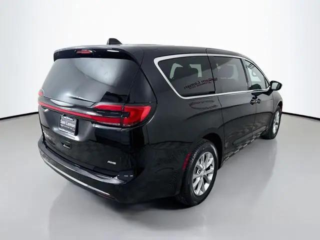 2026 Chrysler Pacifica Select AWD