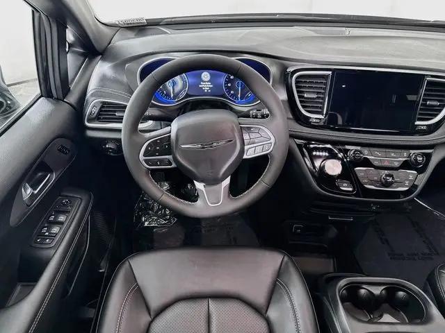 2026 Chrysler Pacifica Select AWD