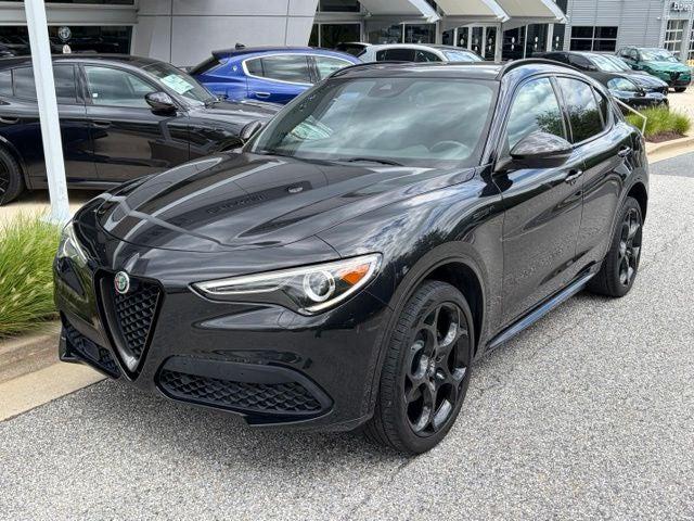 2023 Alfa Romeo Stelvio Estrema AWD 2023 Alfa Romeo Stelvio Estrema AWD