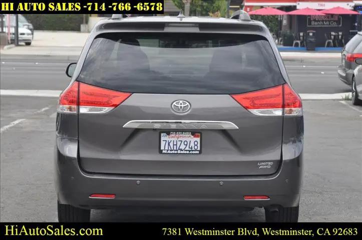 2013 Toyota Sienna XLE 7 Passenger