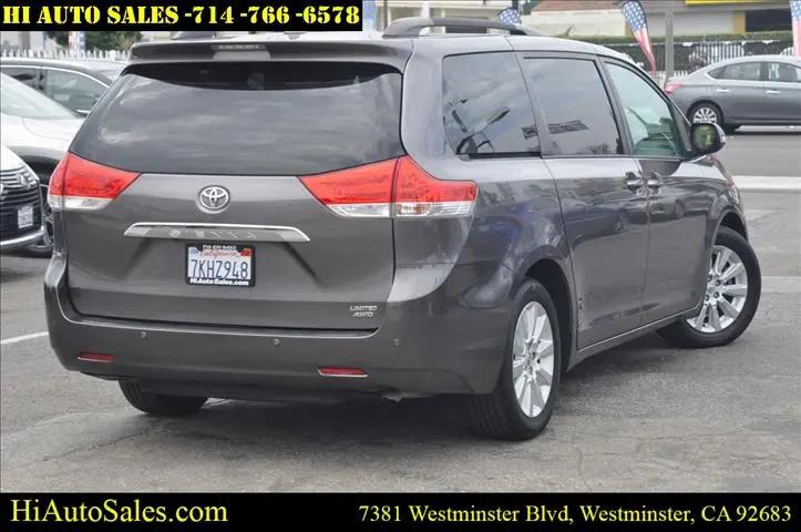 2013 Toyota Sienna XLE 7 Passenger