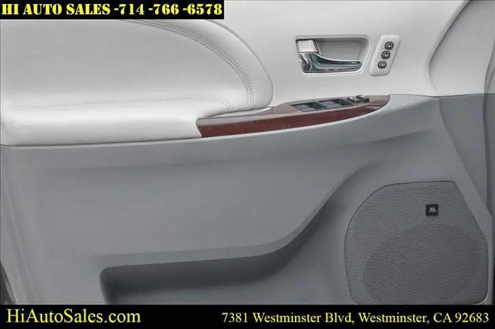 2013 Toyota Sienna XLE 7 Passenger