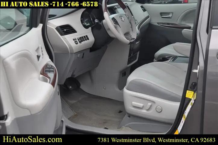 2013 Toyota Sienna XLE 7 Passenger