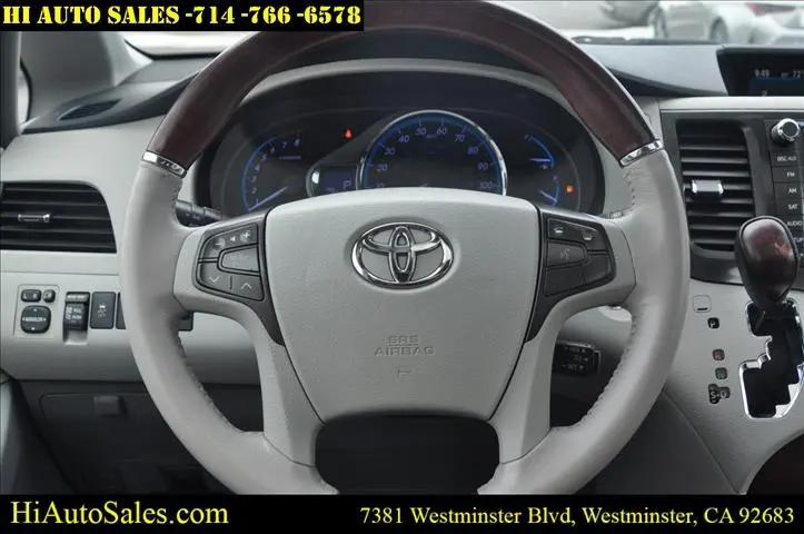 2013 Toyota Sienna XLE 7 Passenger