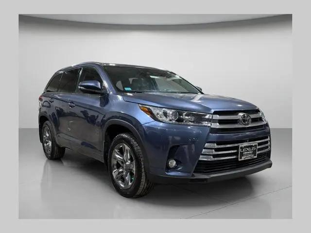 2018 Toyota Highlander Limited Platinum for sale in Brookfield, WI