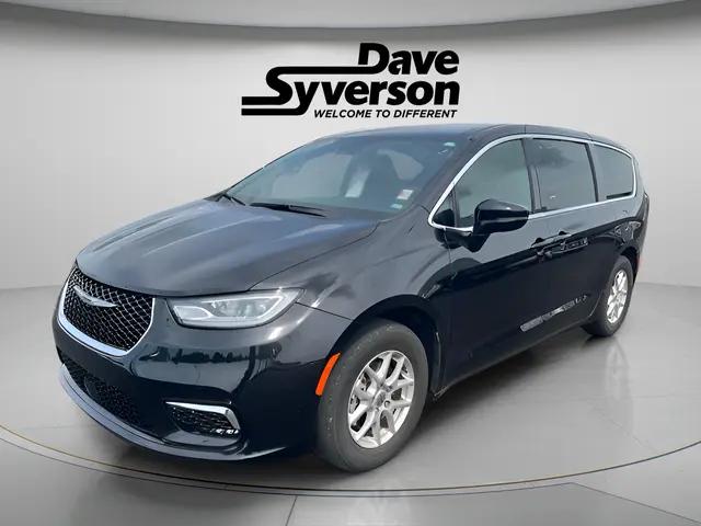 2025 Chrysler Pacifica Select for sale in Albert Lea, MN