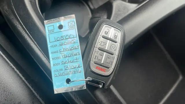 2025 Chrysler Pacifica Select