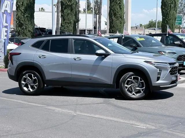 2025 Chevrolet Trax FWD LT