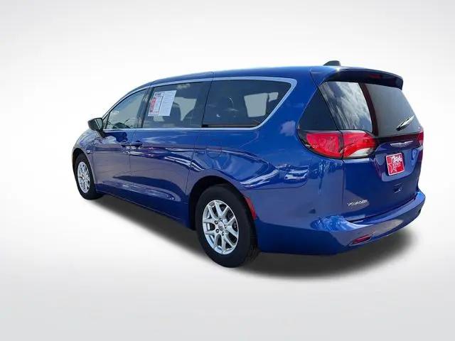 2021 Chrysler Voyager LX