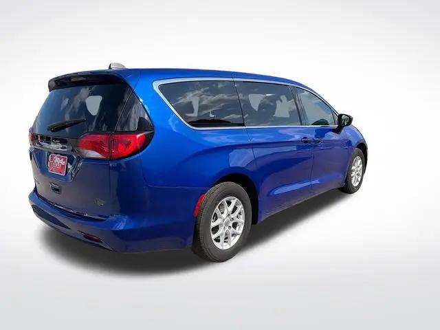 2021 Chrysler Voyager LX