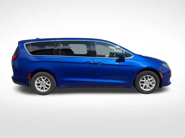 2021 Chrysler Voyager LX